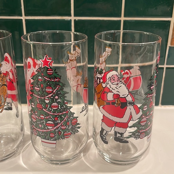 Vintage Luminarc Santa Glasses // Set of 4 - Picture 3 of 7
